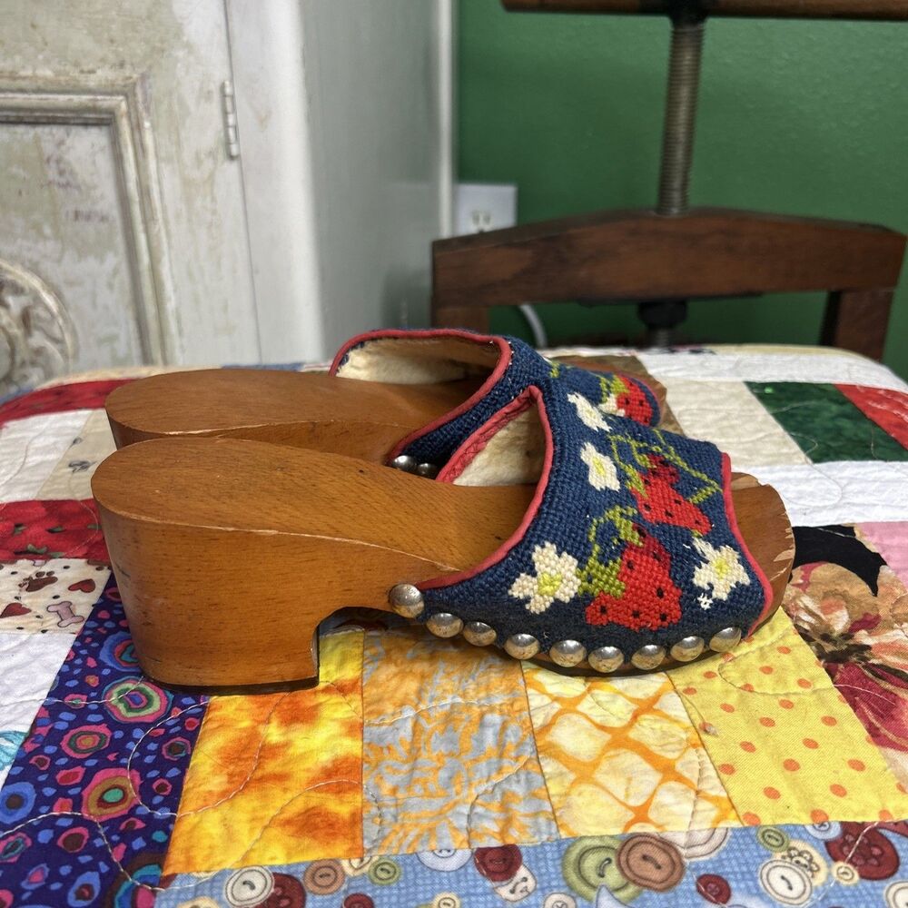 1970s Vtg Wooden Clog Size 7 w/ Strawberries Cottage Country Boho Artsy - Picture 5 of 16